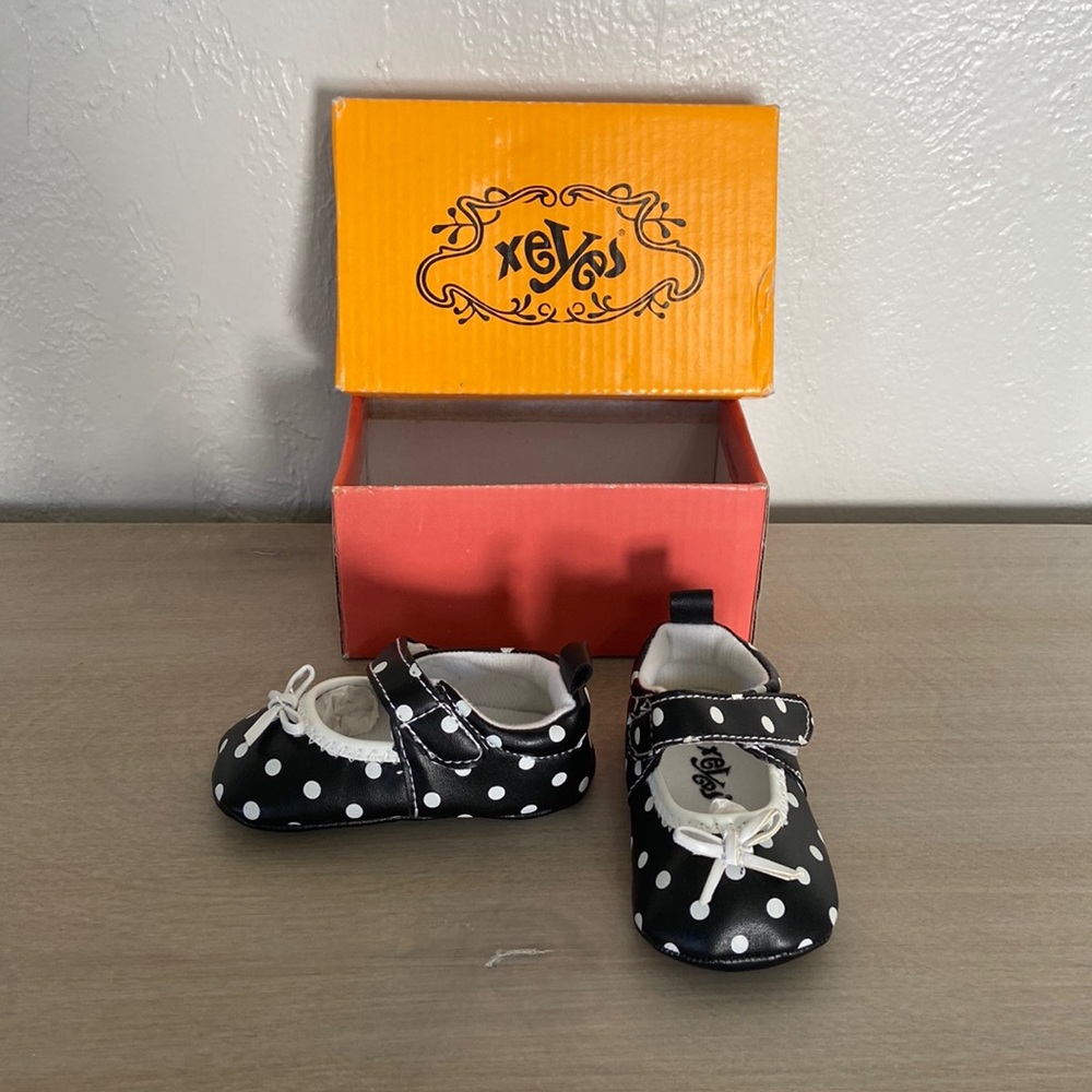 Xeyes baby slippers
